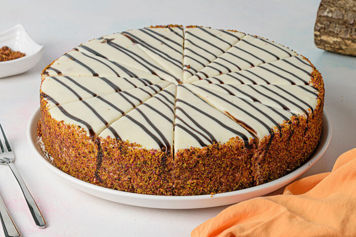 8010 - Beyaz Findik Kaplamali Meyveli - Cake 2000gr 12st